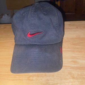 Red swoop Nike hat OS adjustable